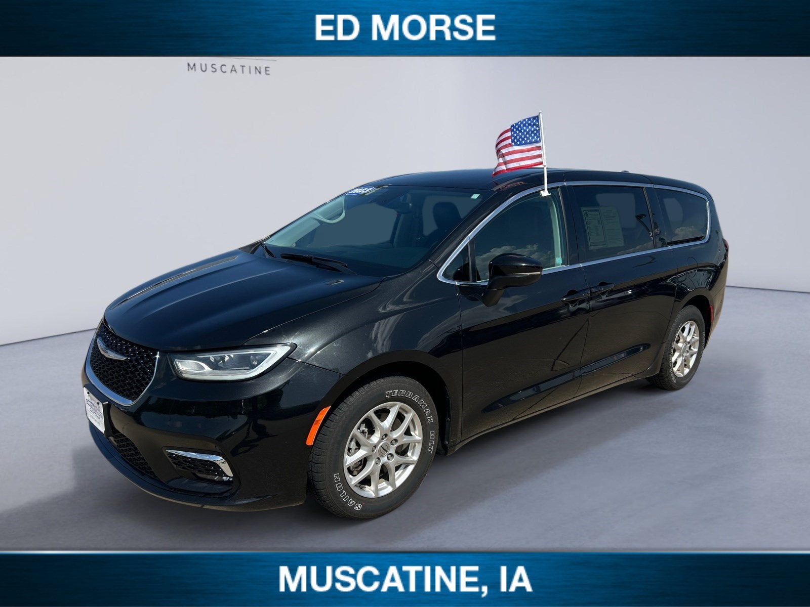 2023 Chrysler Pacifica Touring L in Brilliant Black Crystal Pearlcoat — front three-quarter view
