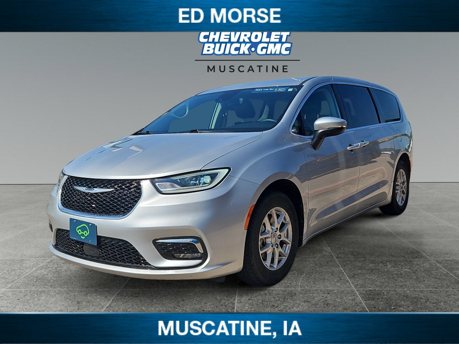 2023 Chrysler Pacifica Touring L in Giy/Silver — front three-quarter view