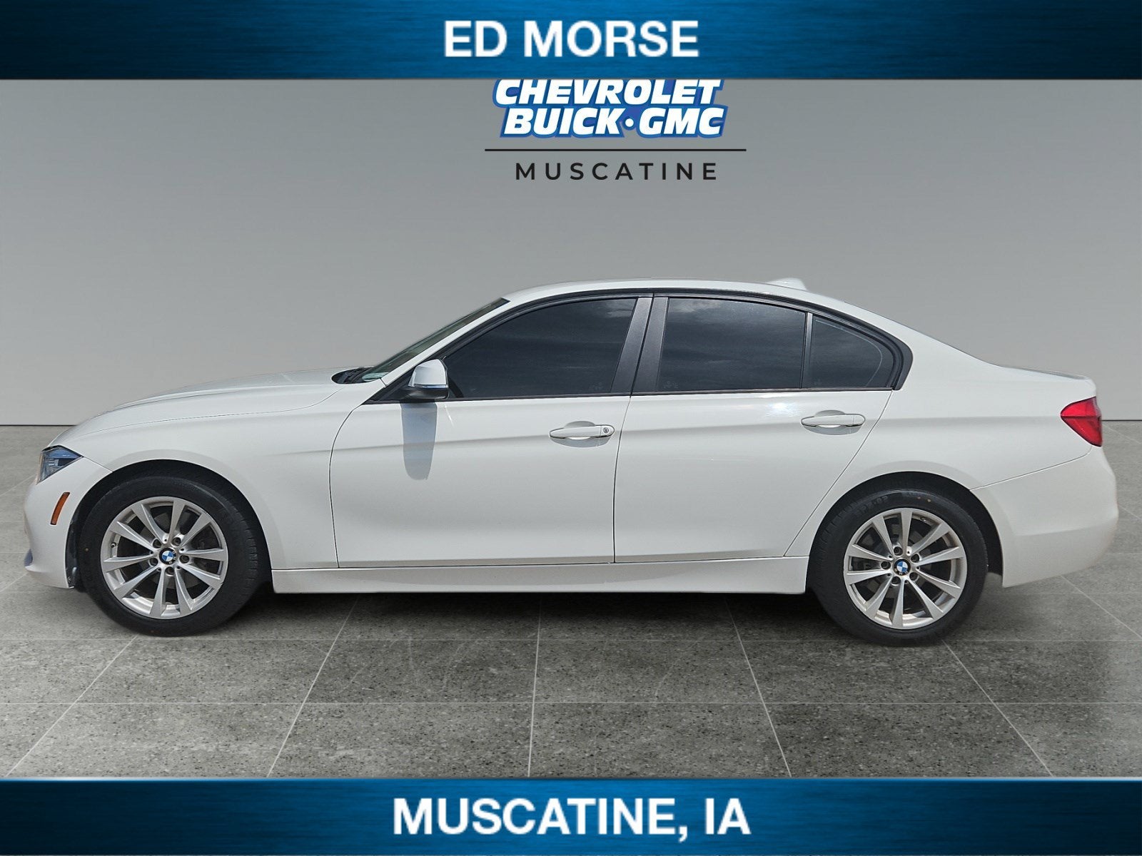 2018 BMW 320i — side profile view