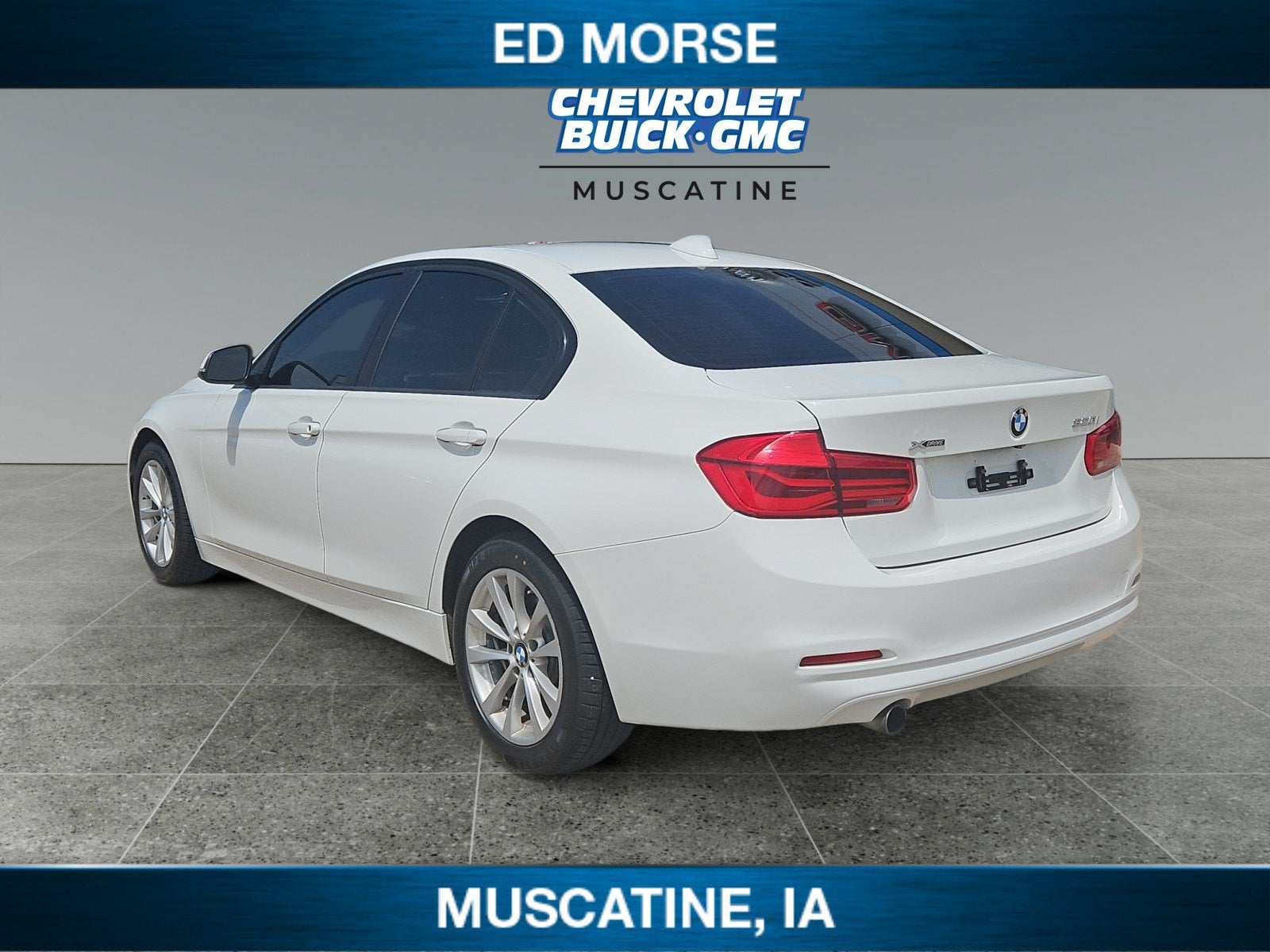 2018 BMW 320i — rear three-quarter view
